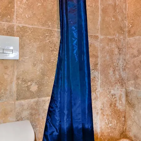 1 Bedroom Stunning In Villeneuve-les-Avignon